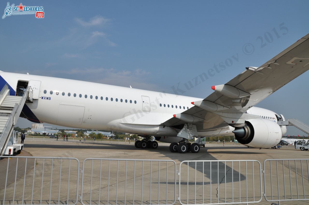 Airbus_A350XWB_F-WXWB_201.jpg