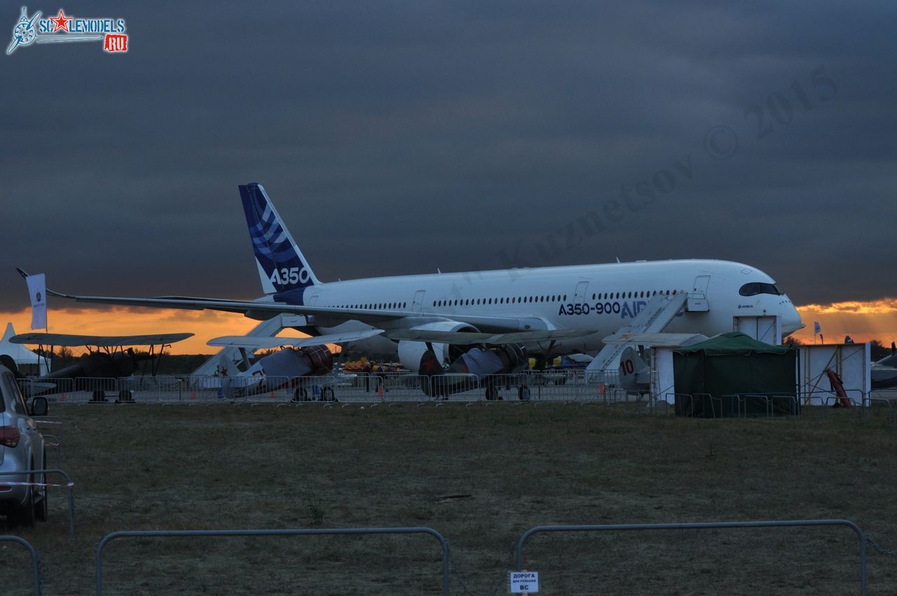 Airbus_A350XWB_F-WXWB_212.jpg