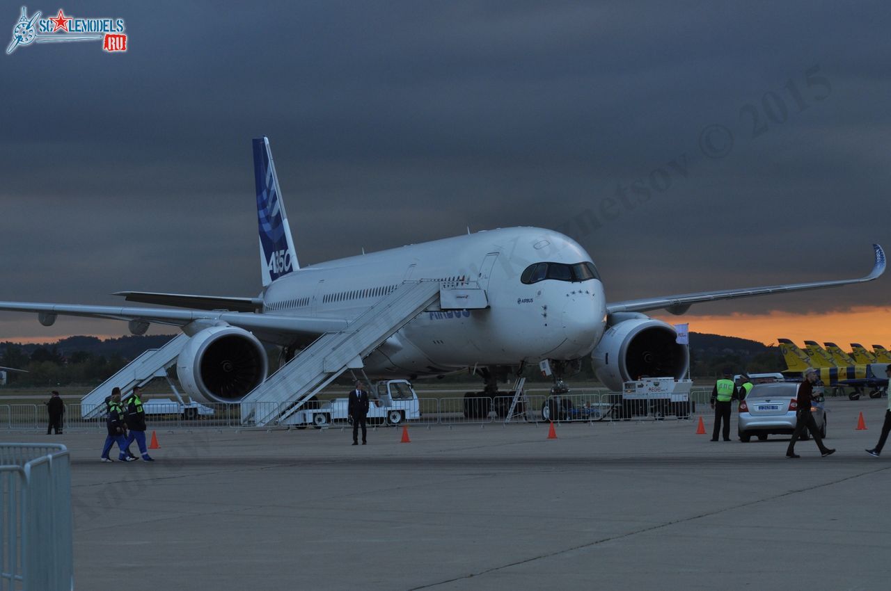 Airbus_A350XWB_F-WXWB_214.jpg