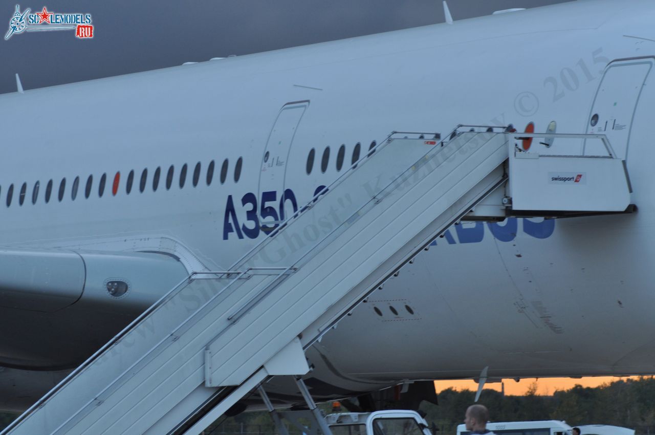 Airbus_A350XWB_F-WXWB_218.jpg