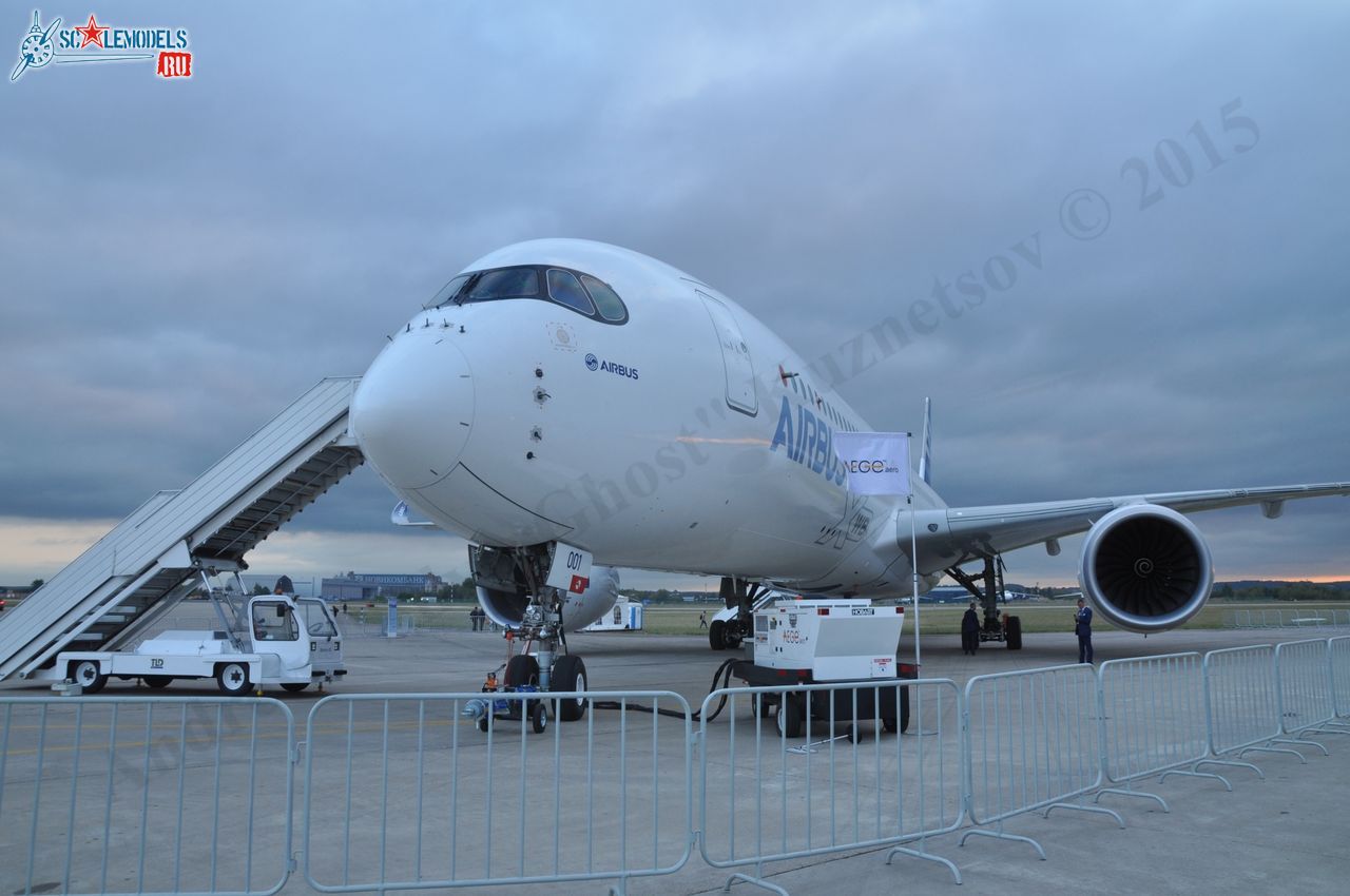 Airbus_A350XWB_F-WXWB_230.jpg