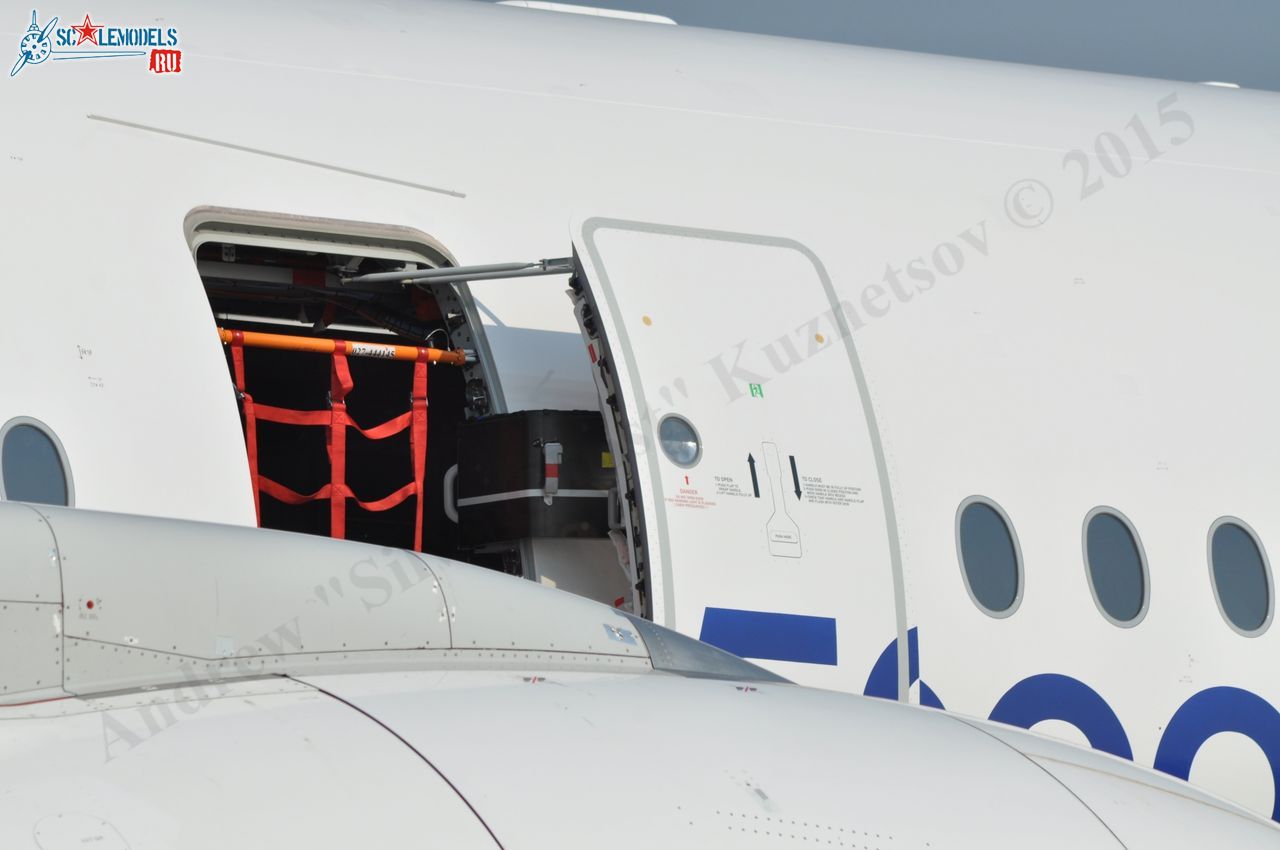 Airbus_A350XWB_F-WXWB_32.jpg