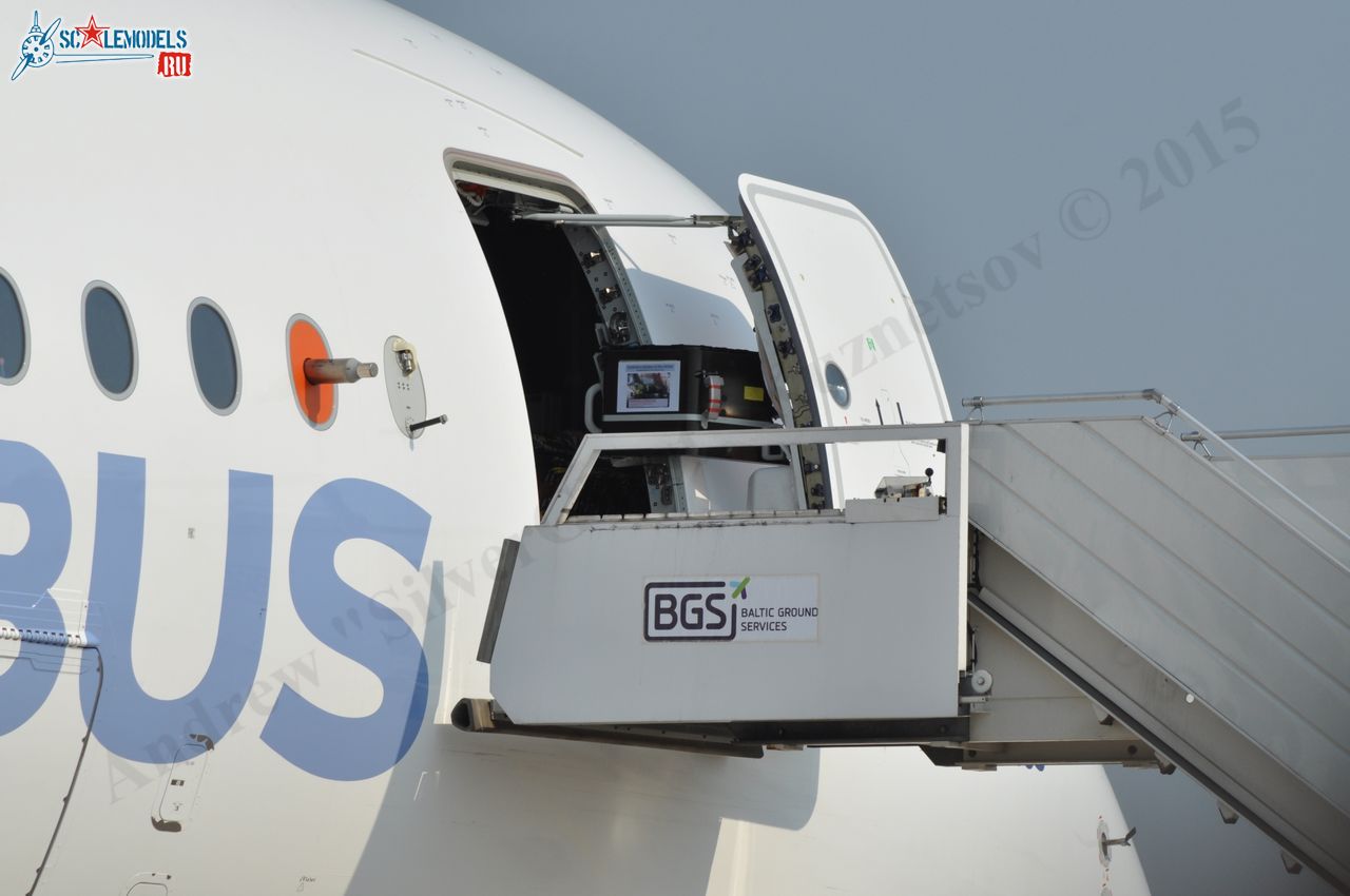 Airbus_A350XWB_F-WXWB_33.jpg