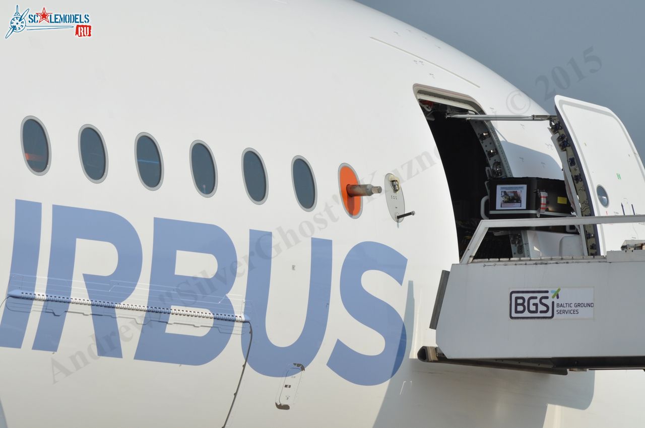 Airbus_A350XWB_F-WXWB_34.jpg