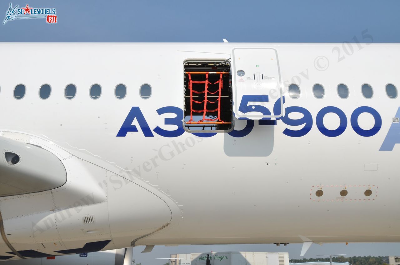 Airbus_A350XWB_F-WXWB_58.jpg