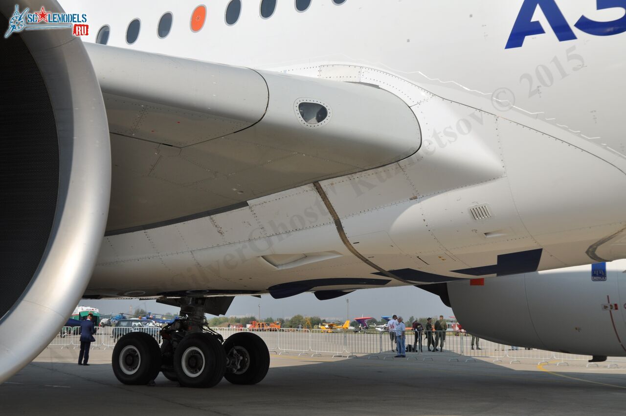 Airbus_A350XWB_F-WXWB_60.jpg