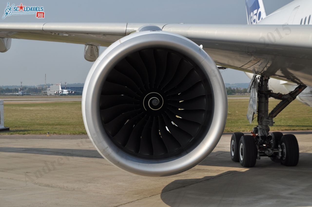 Airbus_A350XWB_F-WXWB_63.jpg