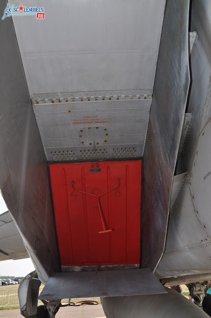 MiG-25BM_129.jpg