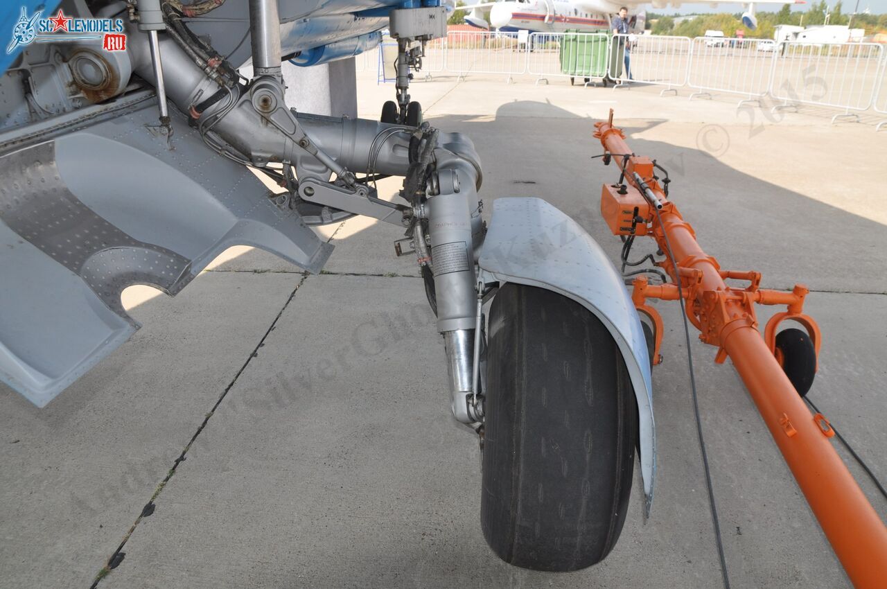 MiG-27M_412.jpg