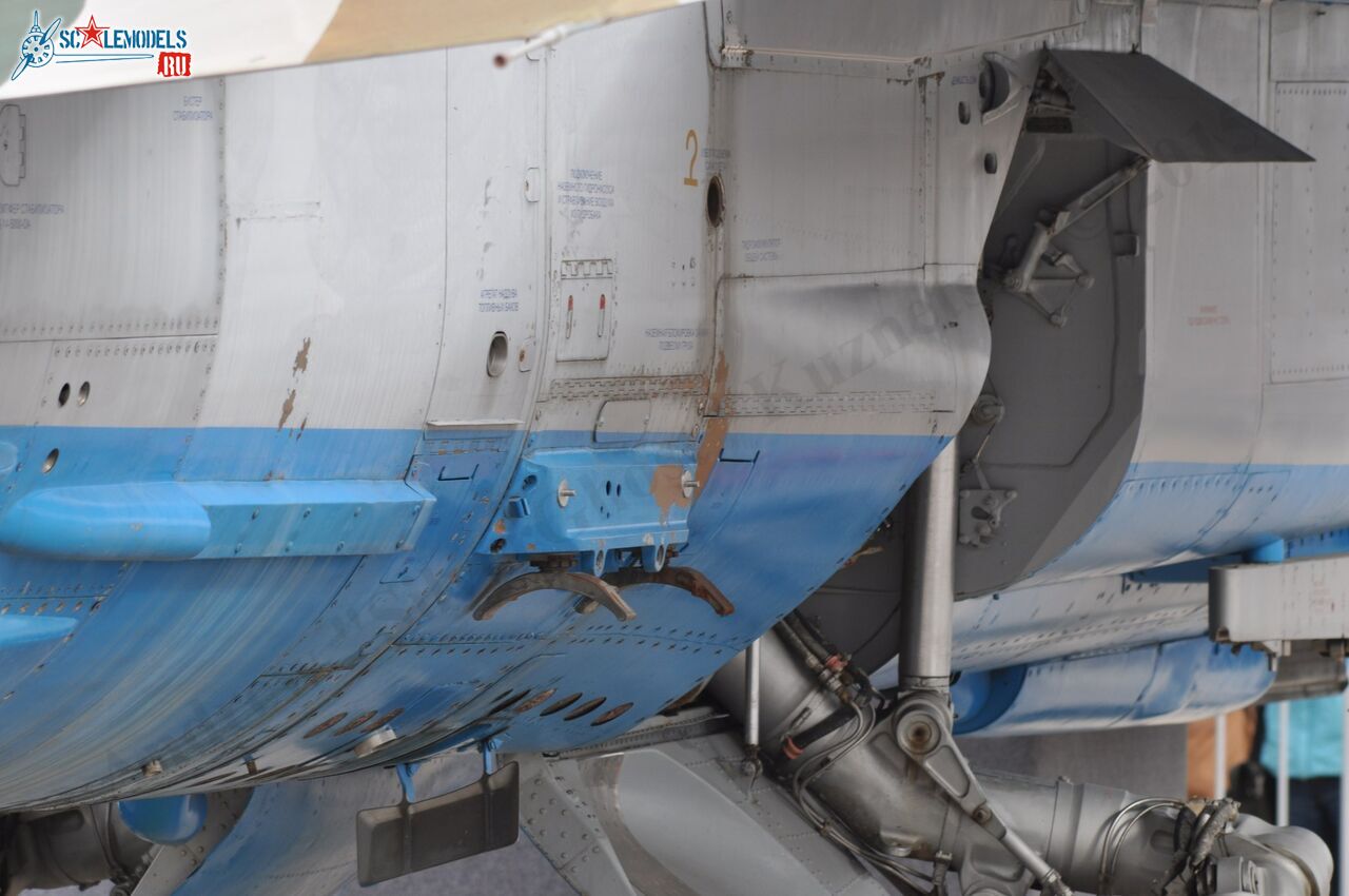 MiG-27M_58.jpg
