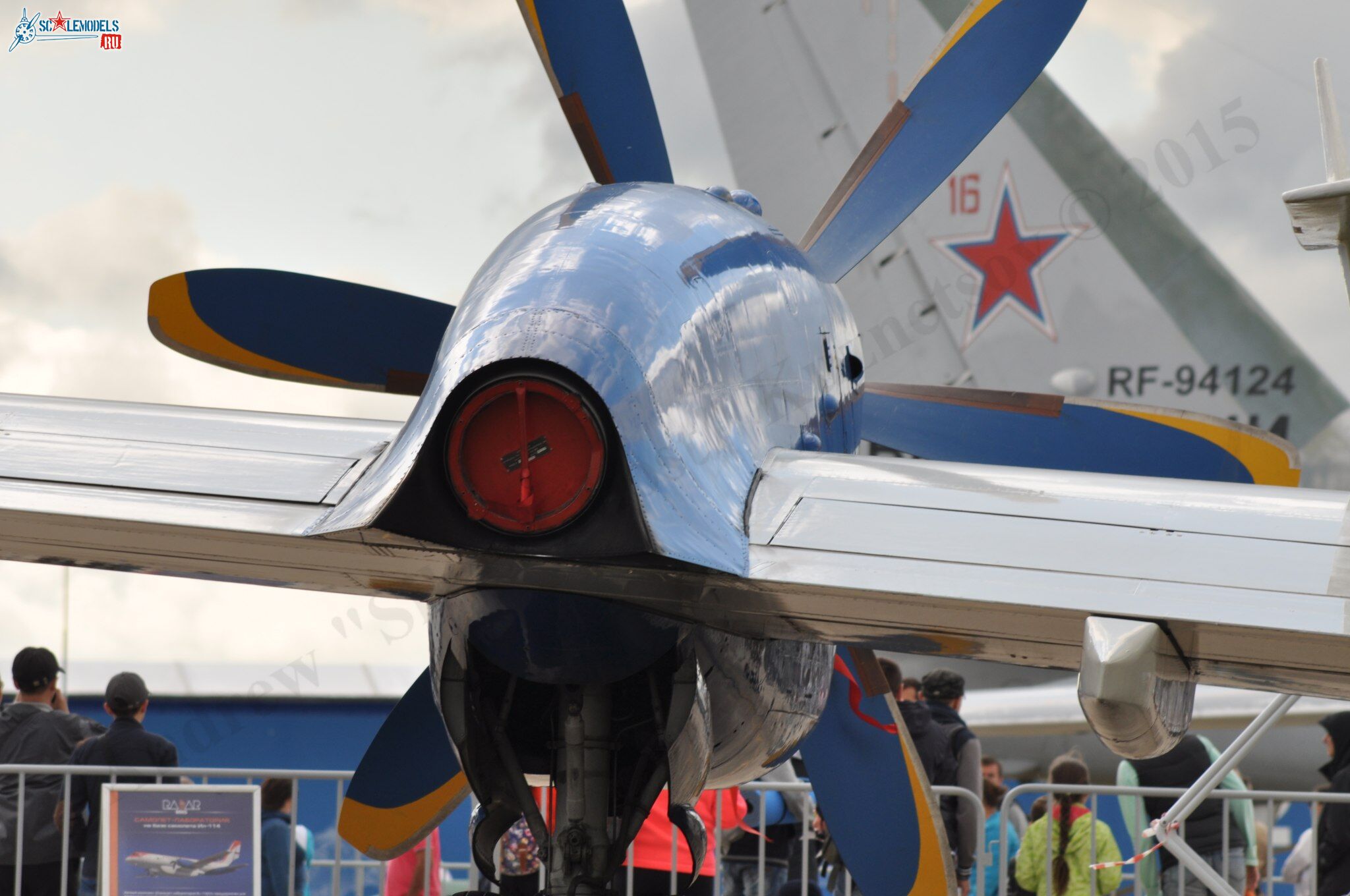 Il-114_225.jpg