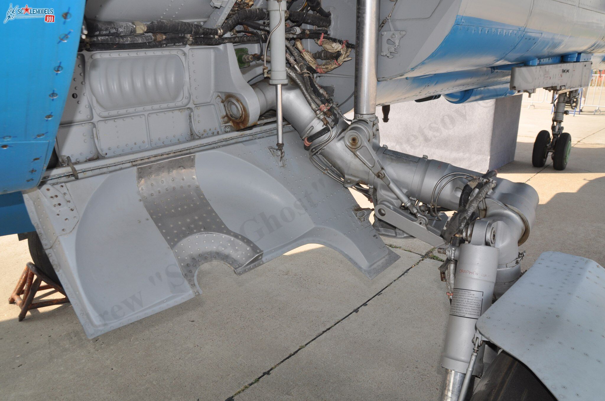 MiG-27M_413.jpg