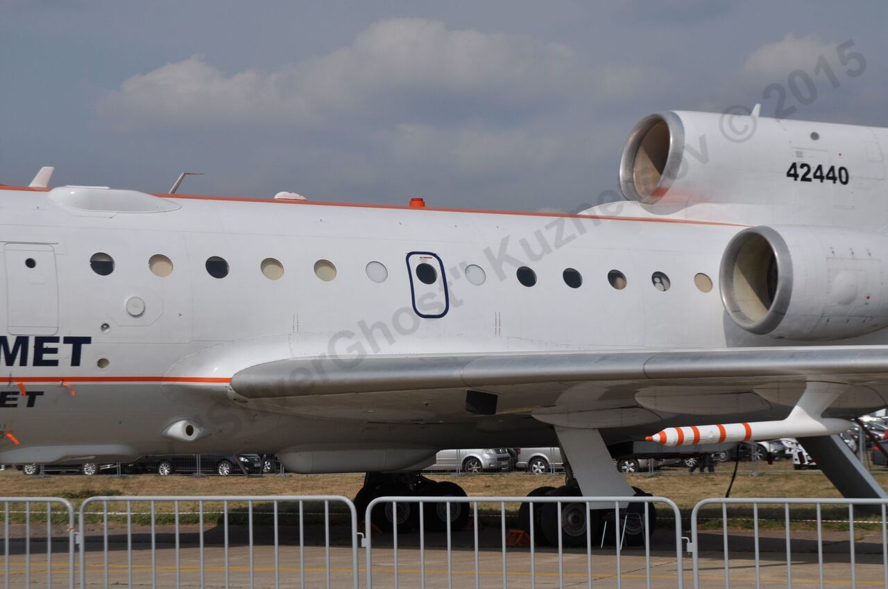 Yak-42LL_10.jpg