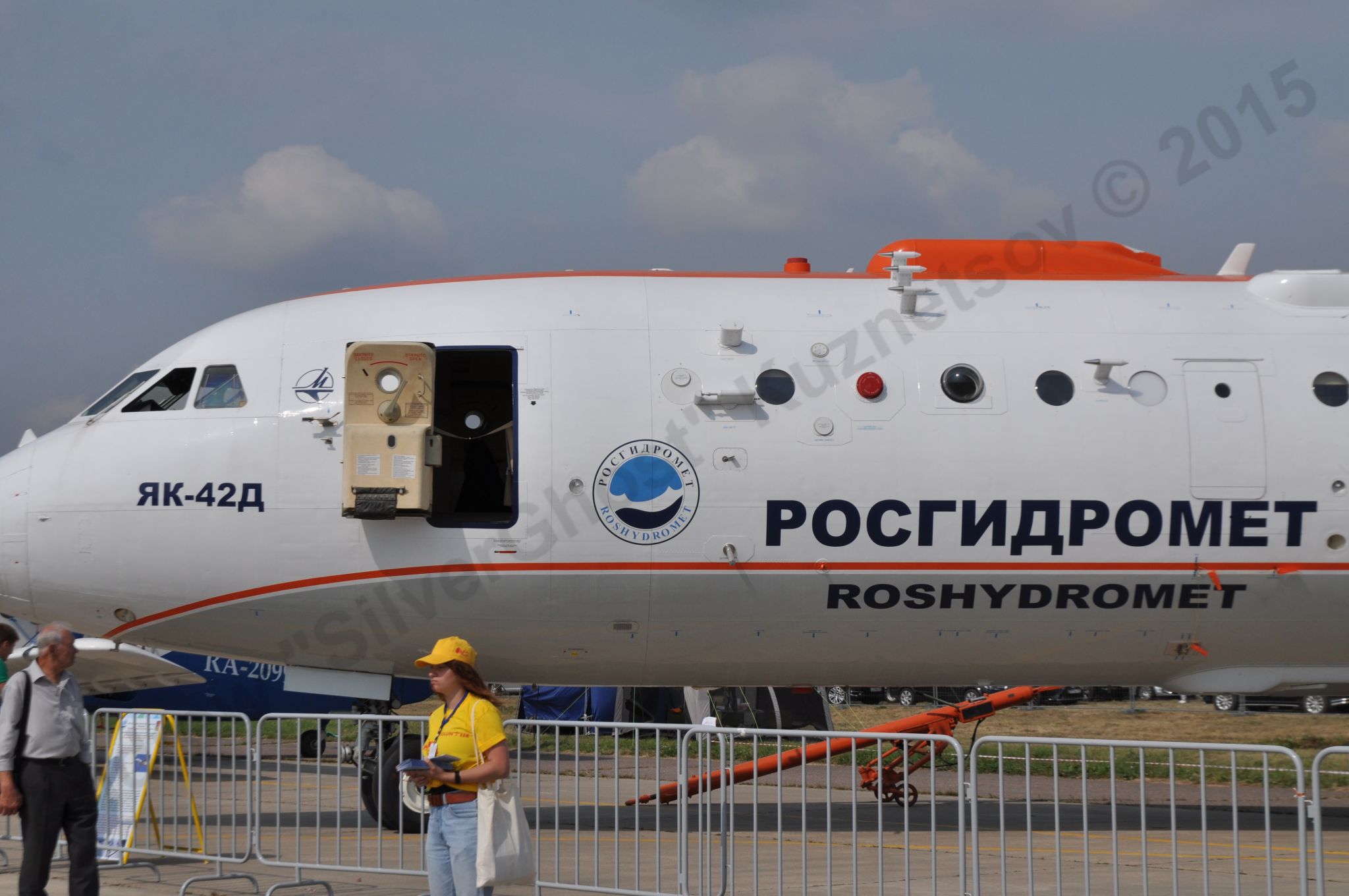 Yak-42LL_11.jpg