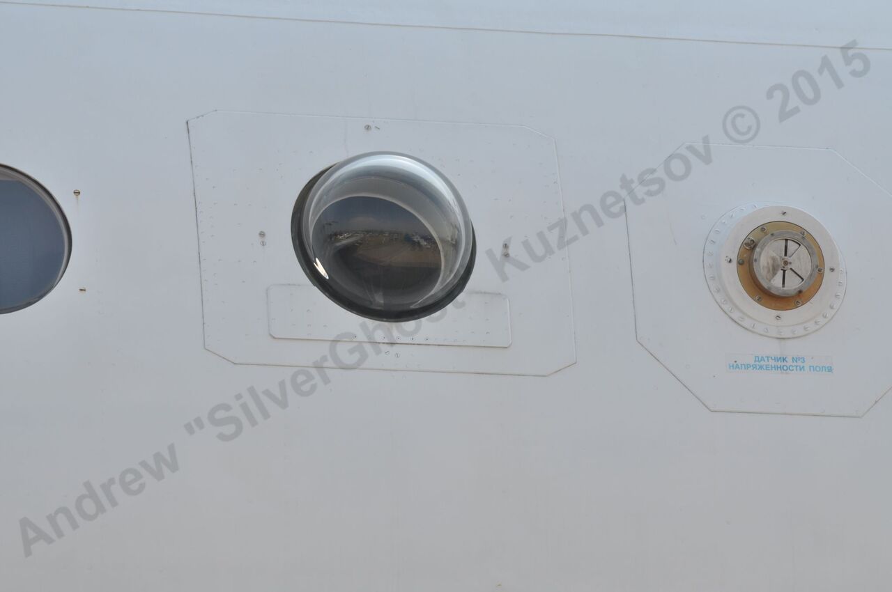 Yak-42LL_118.jpg