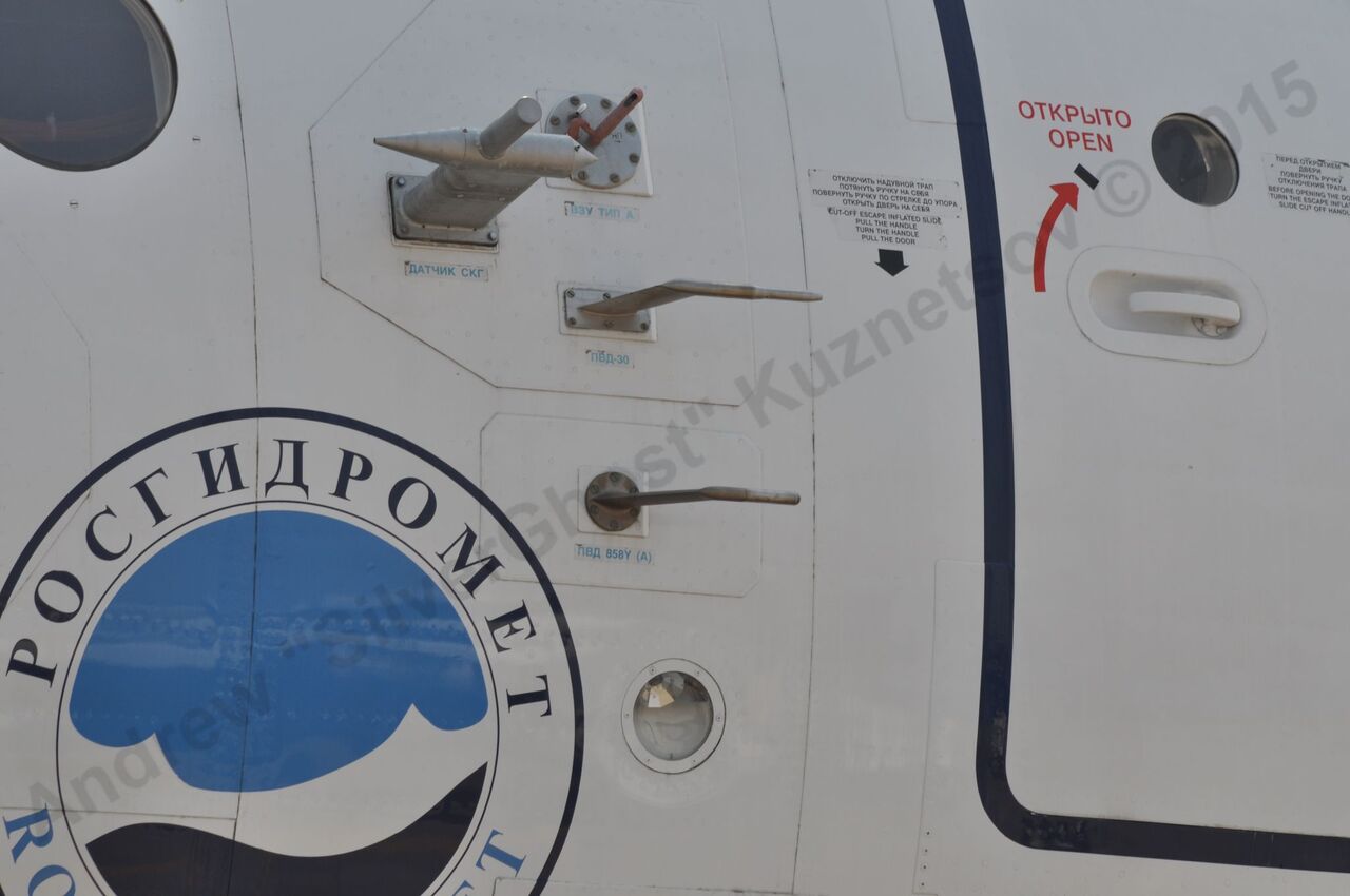 Yak-42LL_123.jpg
