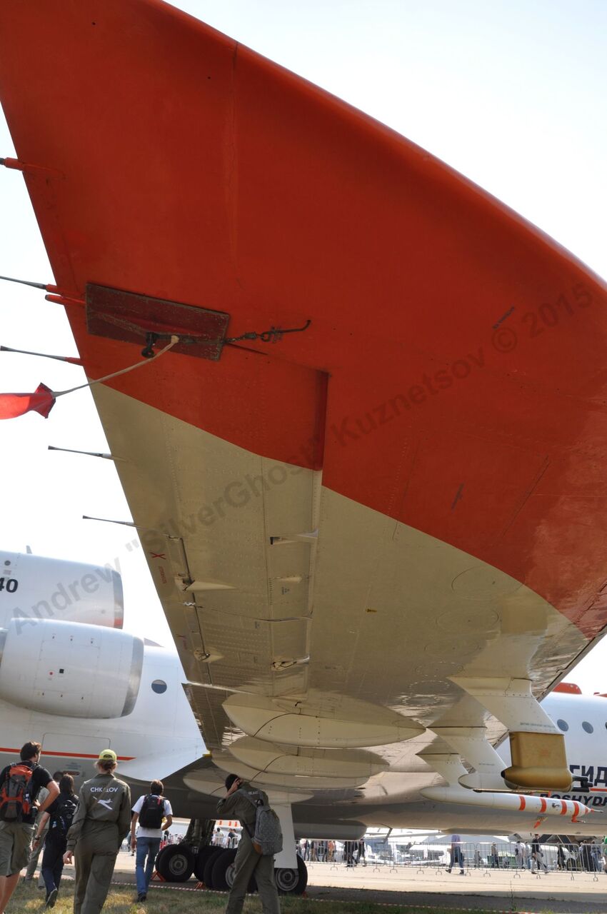 Yak-42LL_136.jpg