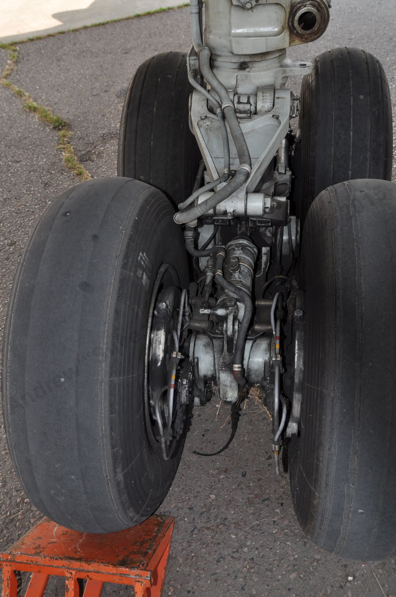 Yak-42LL_153.jpg
