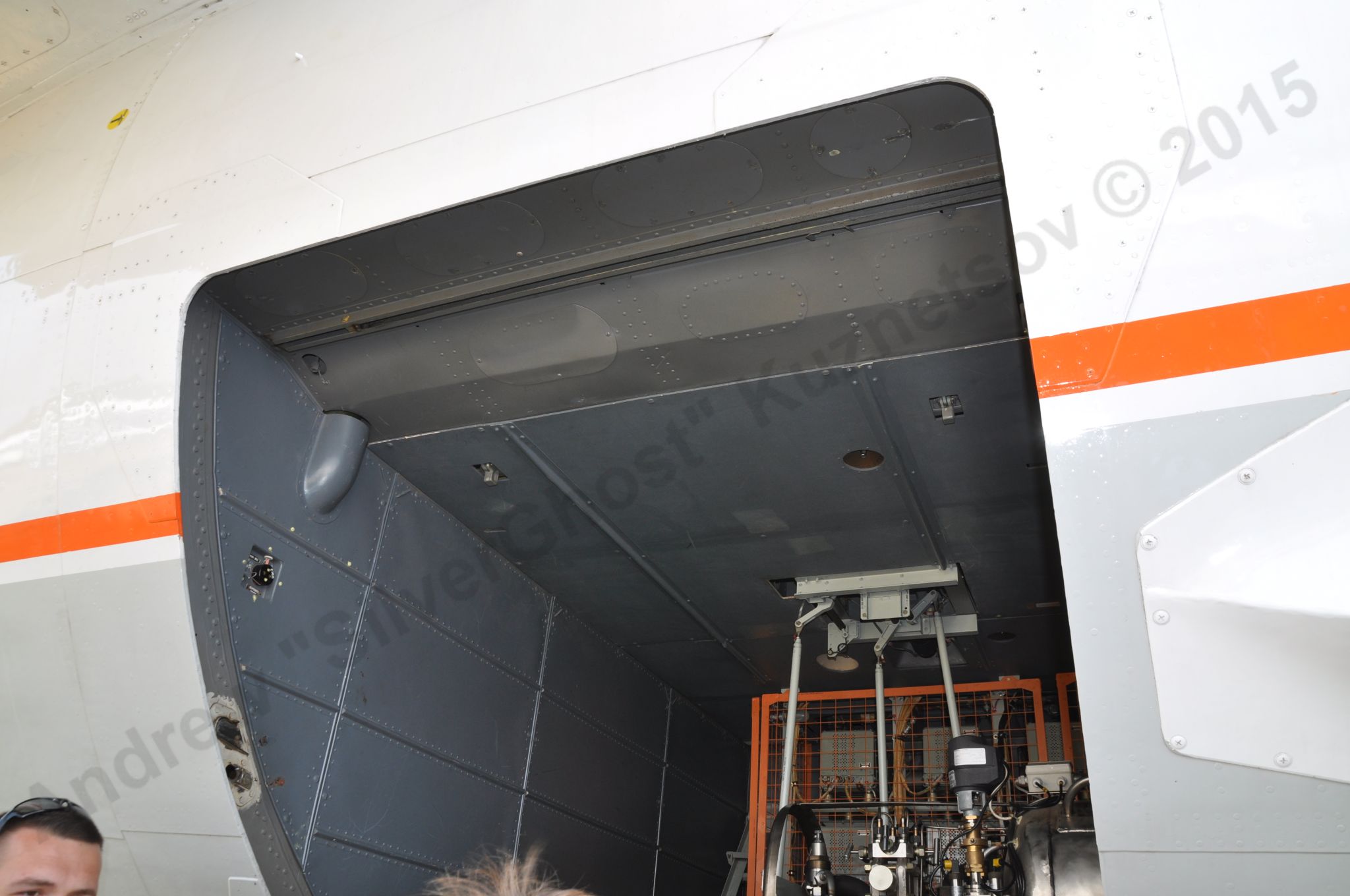 Yak-42LL_154.jpg