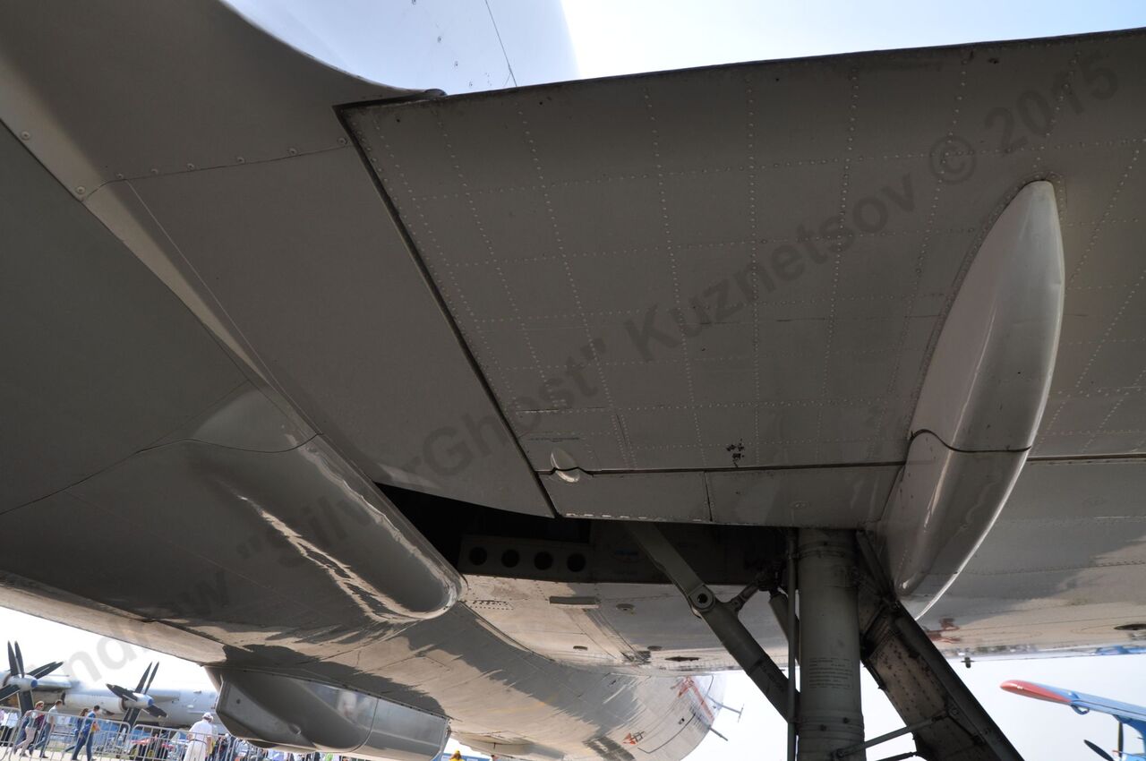 Yak-42LL_159.jpg