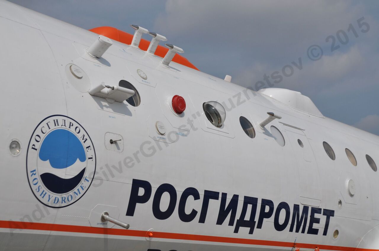 Yak-42LL_16.jpg