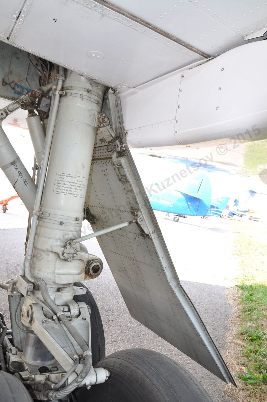 Yak-42LL_169.jpg