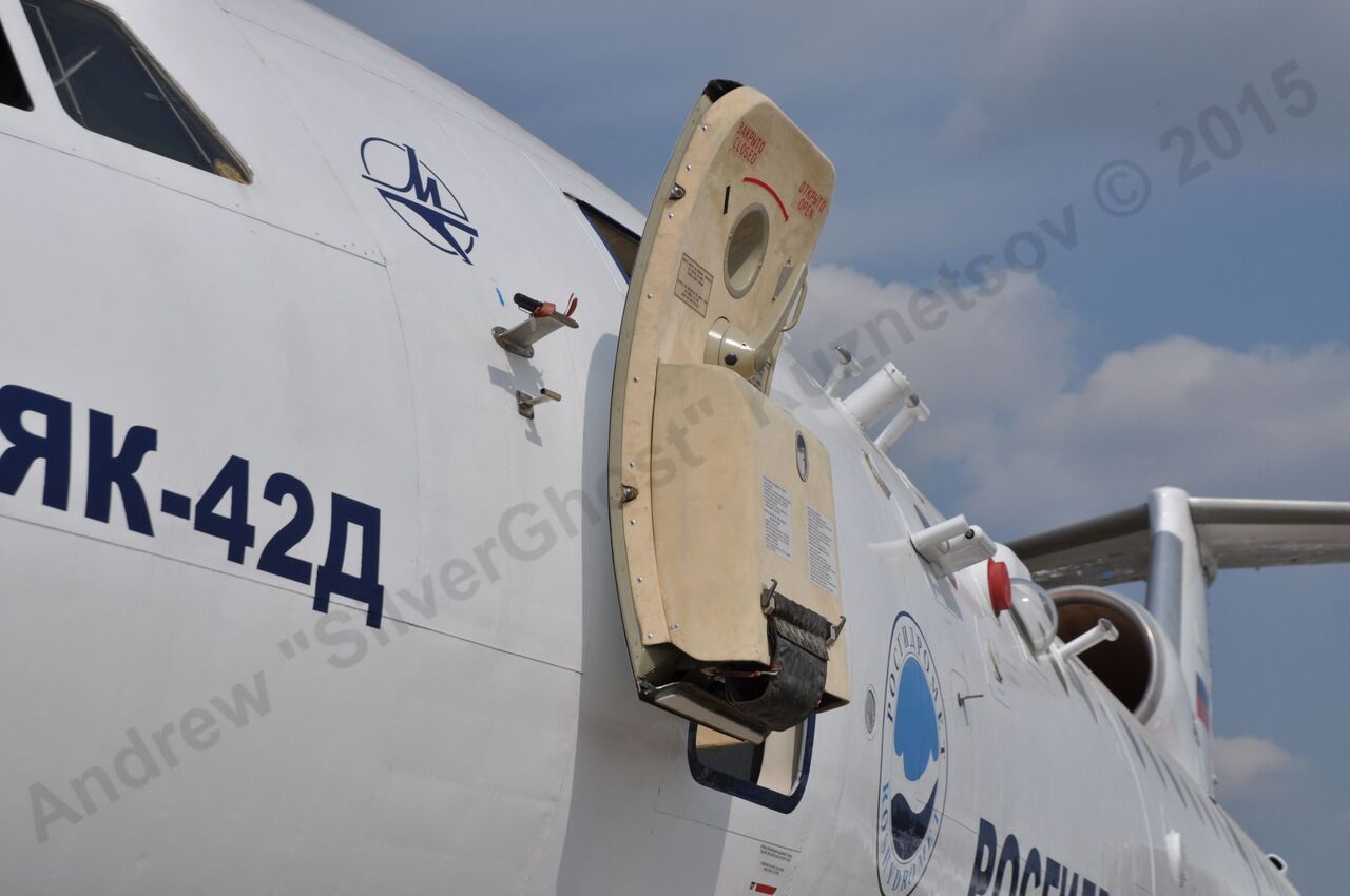 Yak-42LL_17.jpg