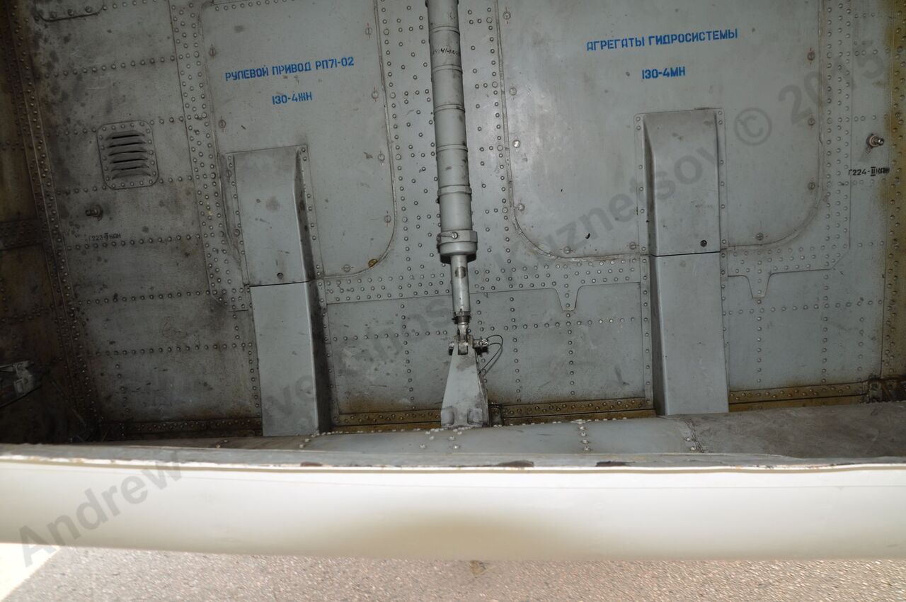 Yak-42LL_175.jpg