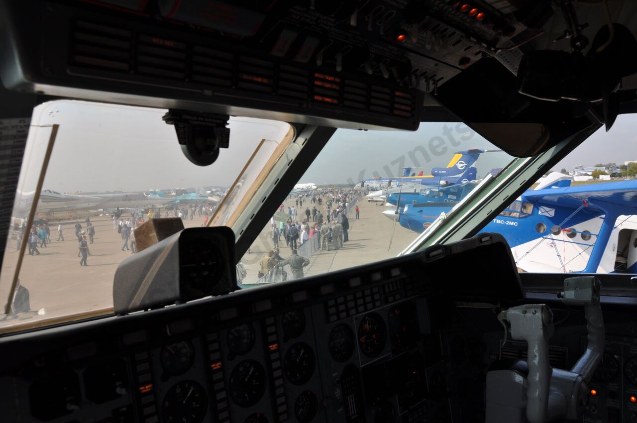 Yak-42LL_198.jpg