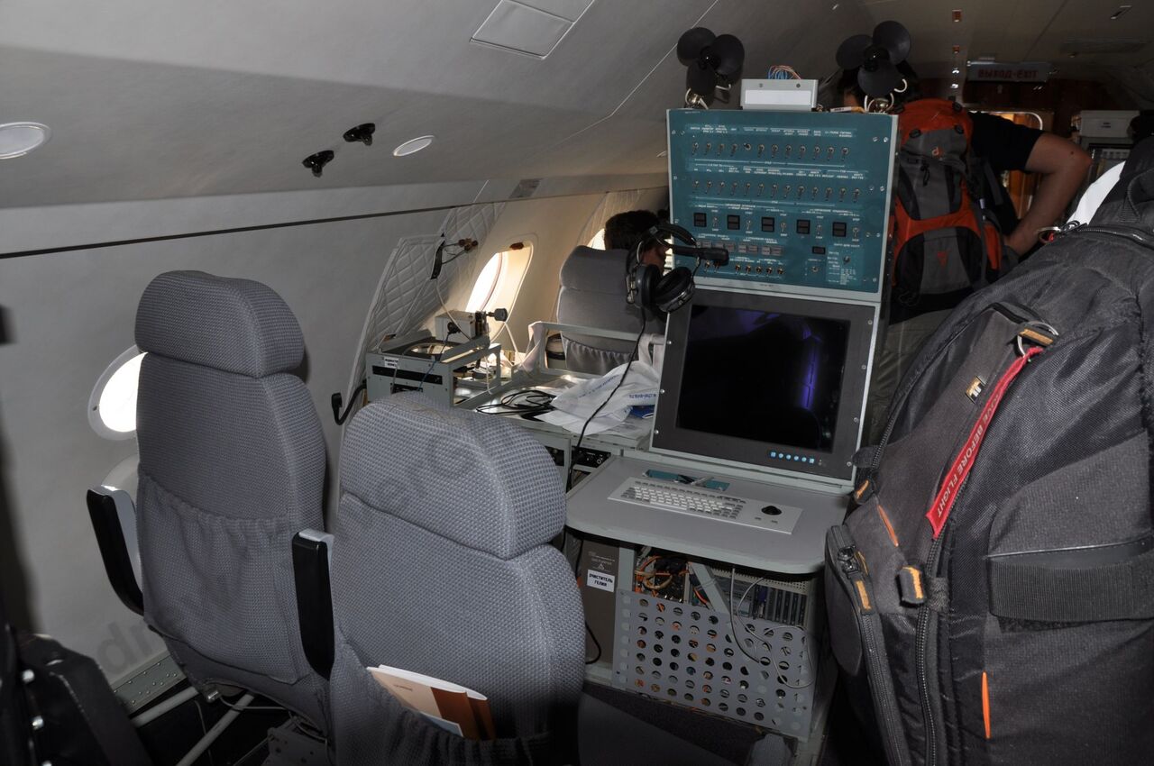 Yak-42LL_211.jpg