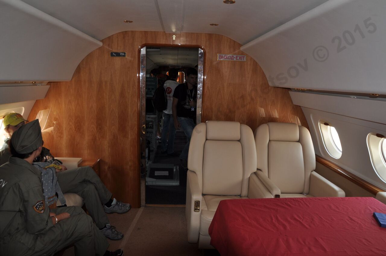 Yak-42LL_215.jpg