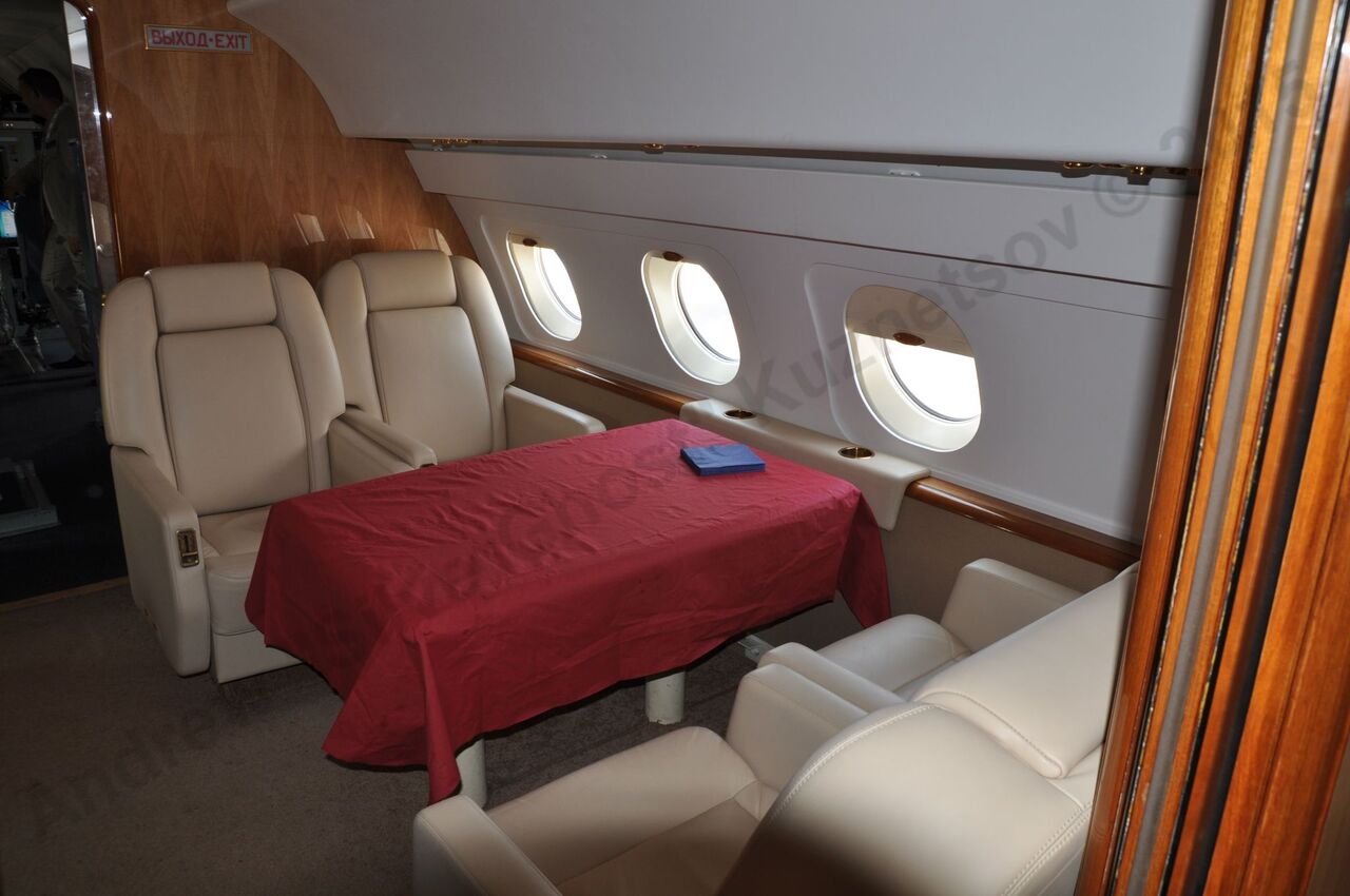 Yak-42LL_216.jpg