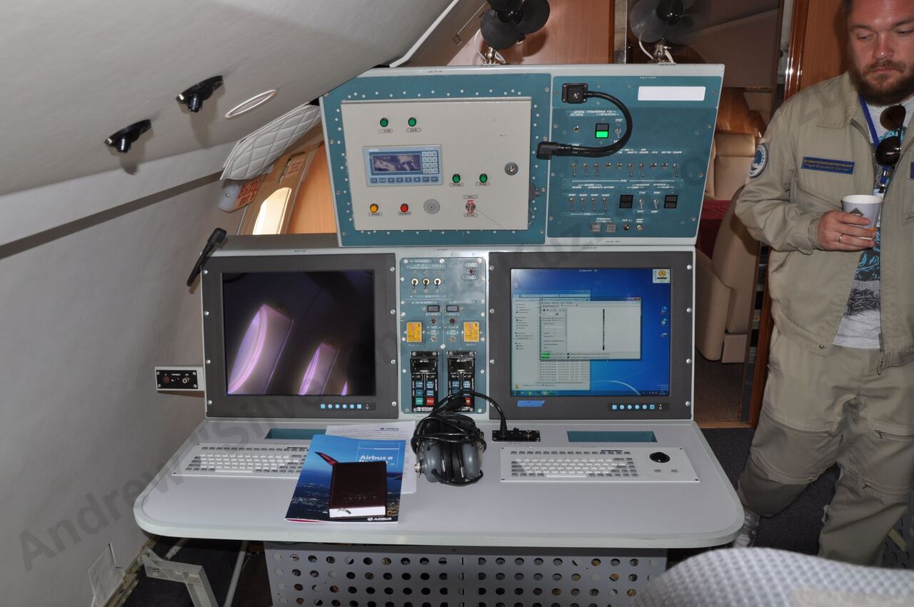 Yak-42LL_222.jpg