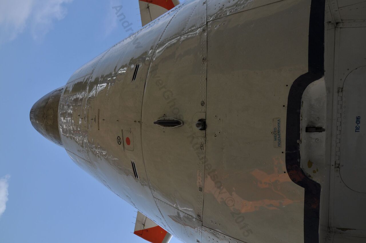 Yak-42LL_247.jpg