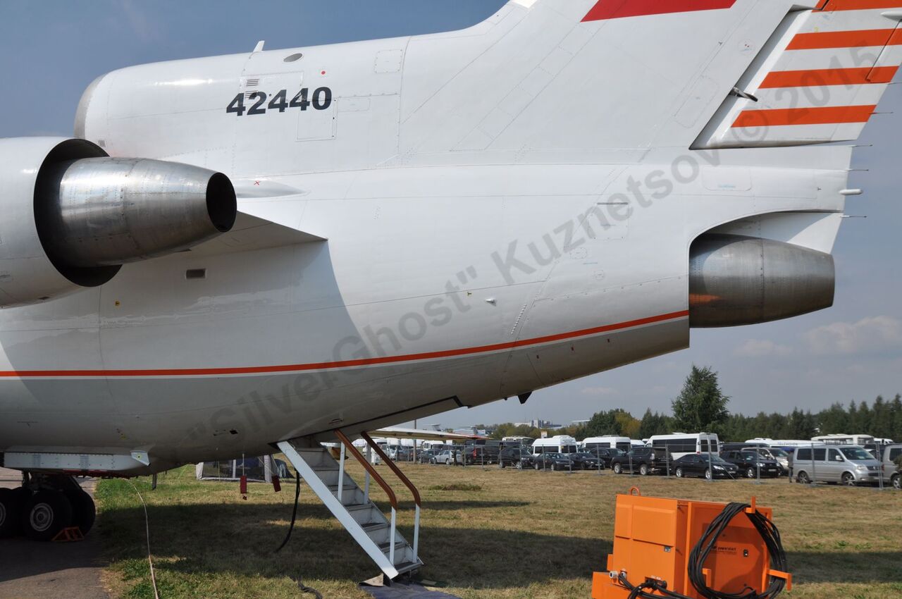 Yak-42LL_275.jpg