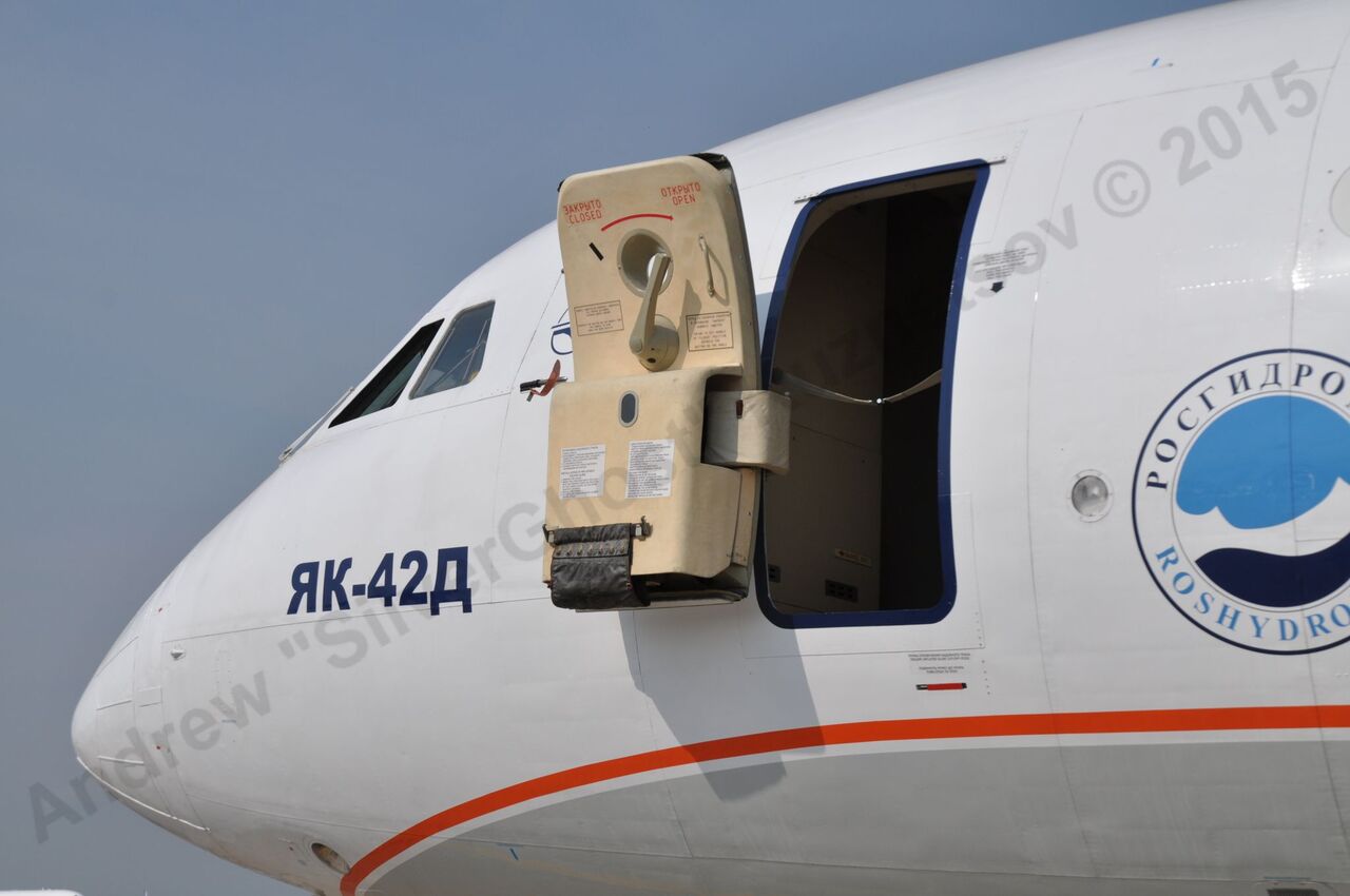 Yak-42LL_28.jpg