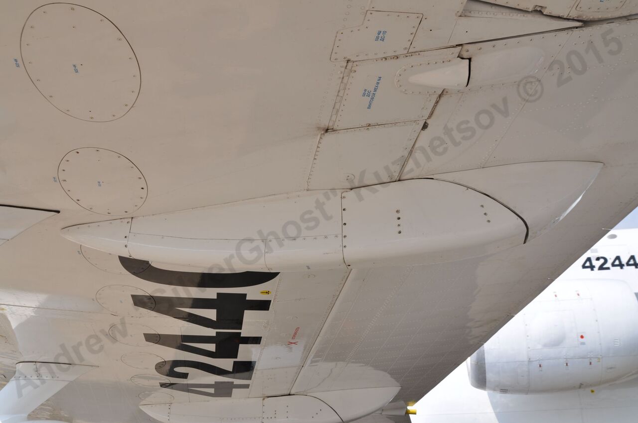 Yak-42LL_294.jpg