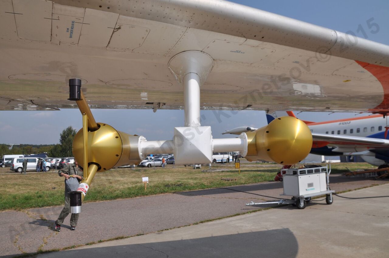 Yak-42LL_301.jpg