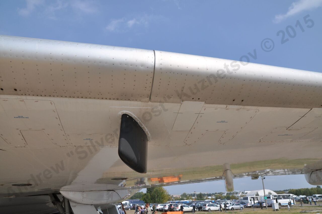 Yak-42LL_318.jpg