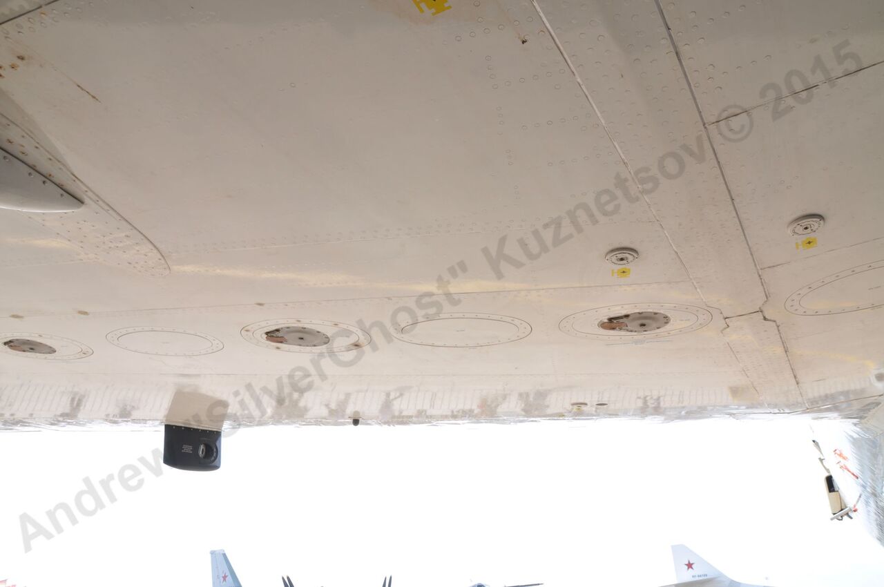Yak-42LL_329.jpg