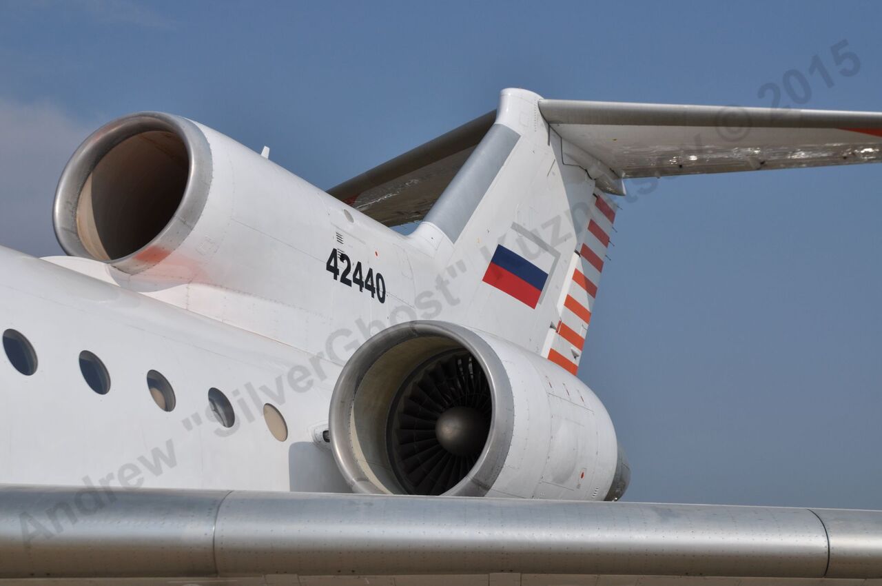 Yak-42LL_33.jpg