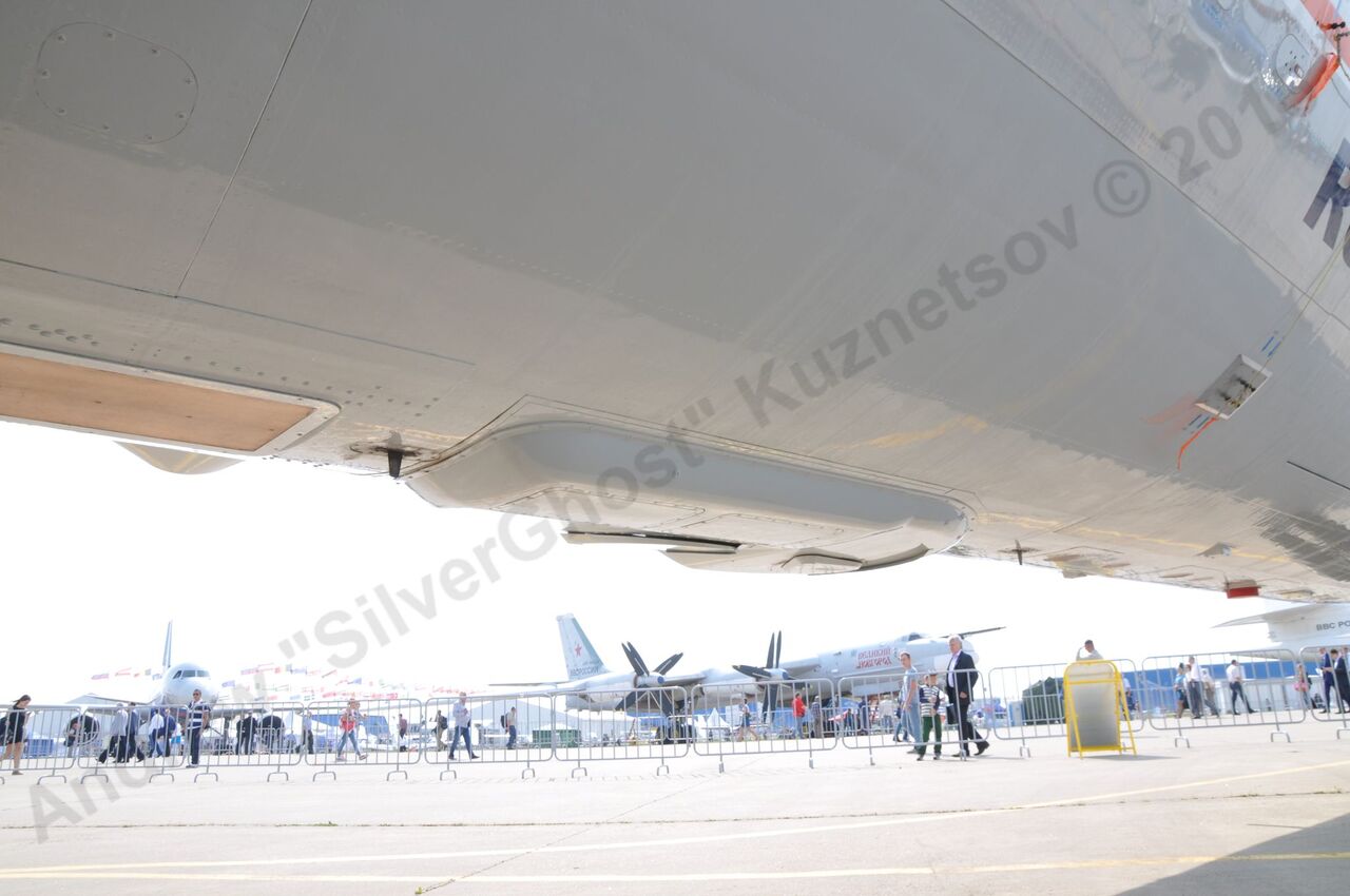 Yak-42LL_338.jpg