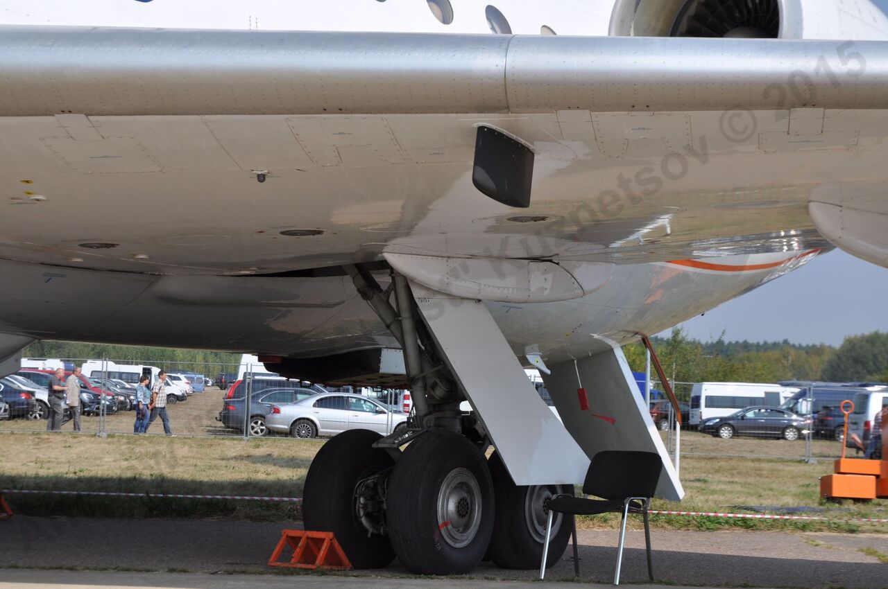 Yak-42LL_35.jpg