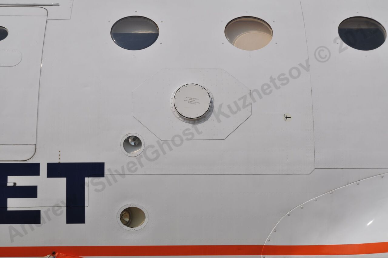 Yak-42LL_350.jpg