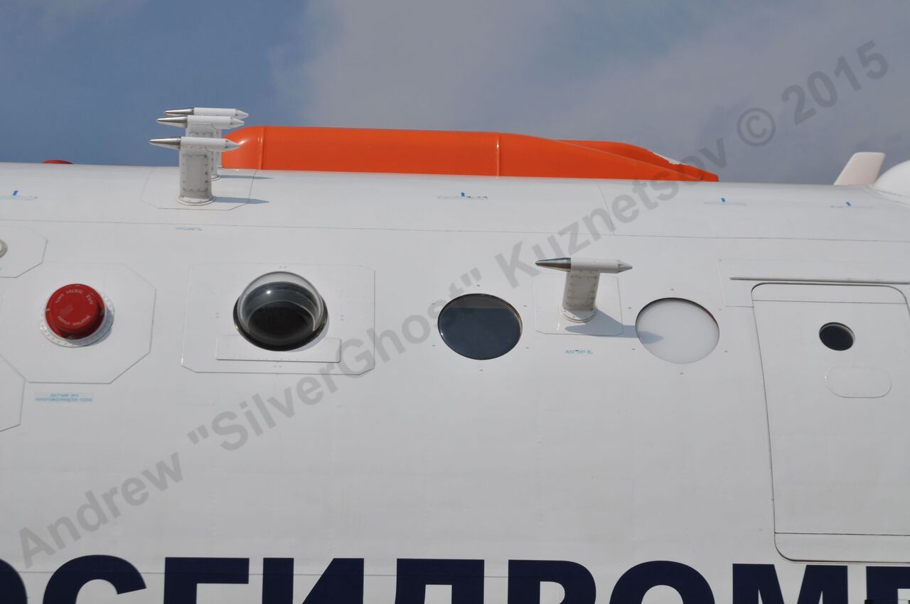 Yak-42LL_354.jpg