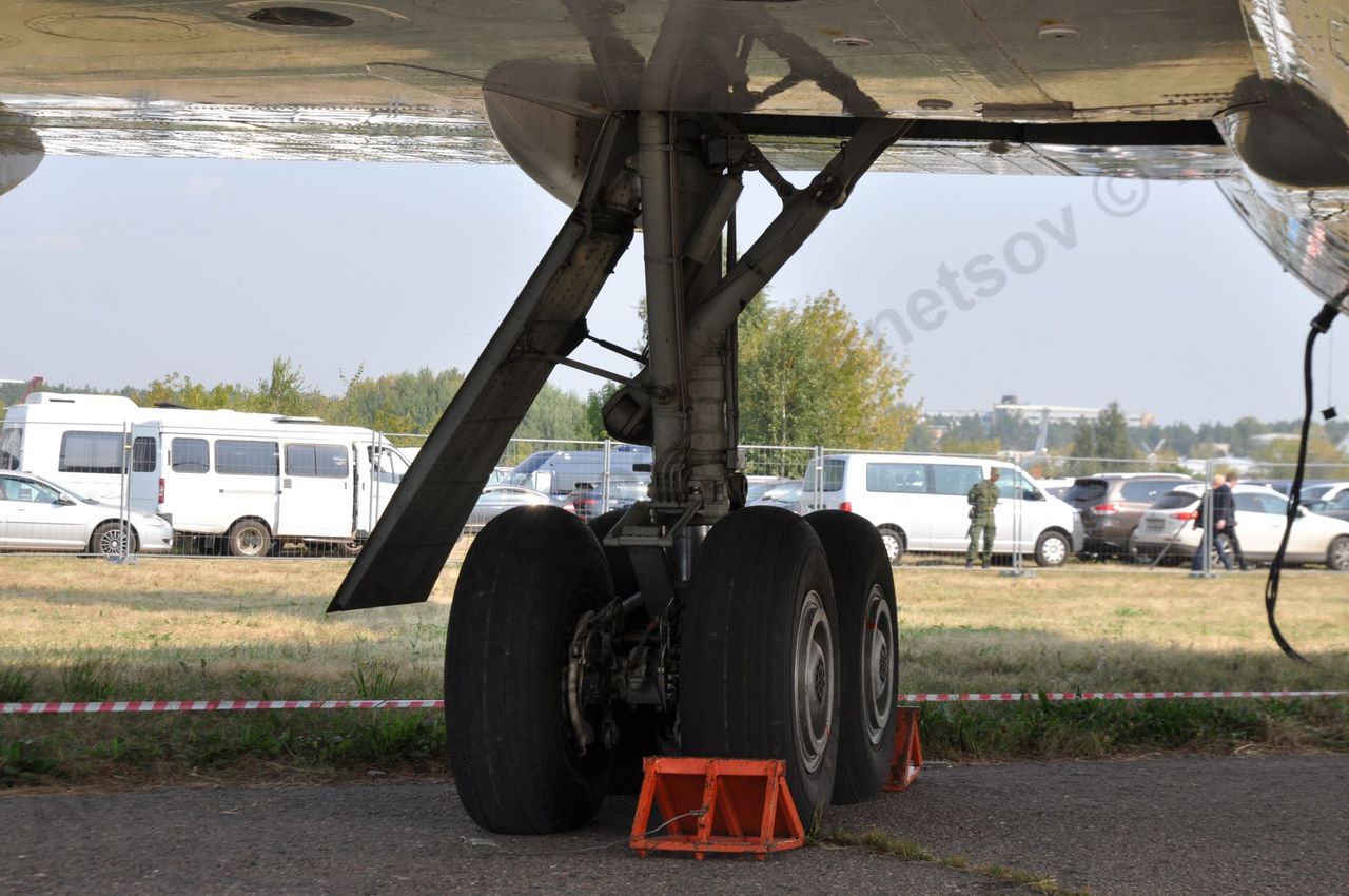 Yak-42LL_53.jpg