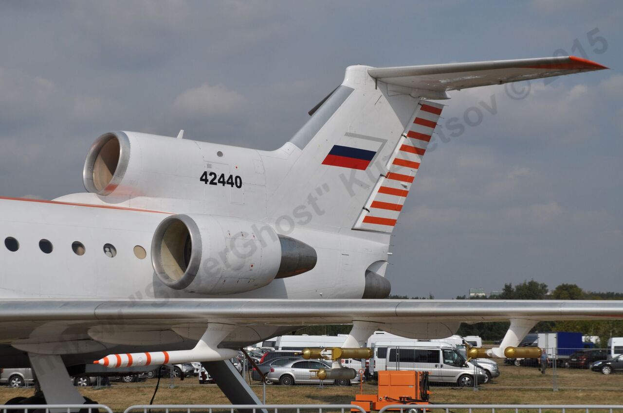 Yak-42LL_9.jpg