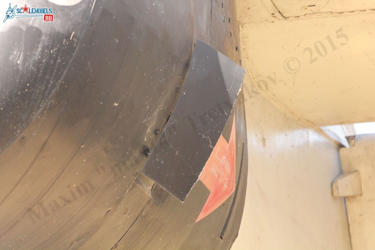 Grumman_S-2F_Tracker_104.jpg