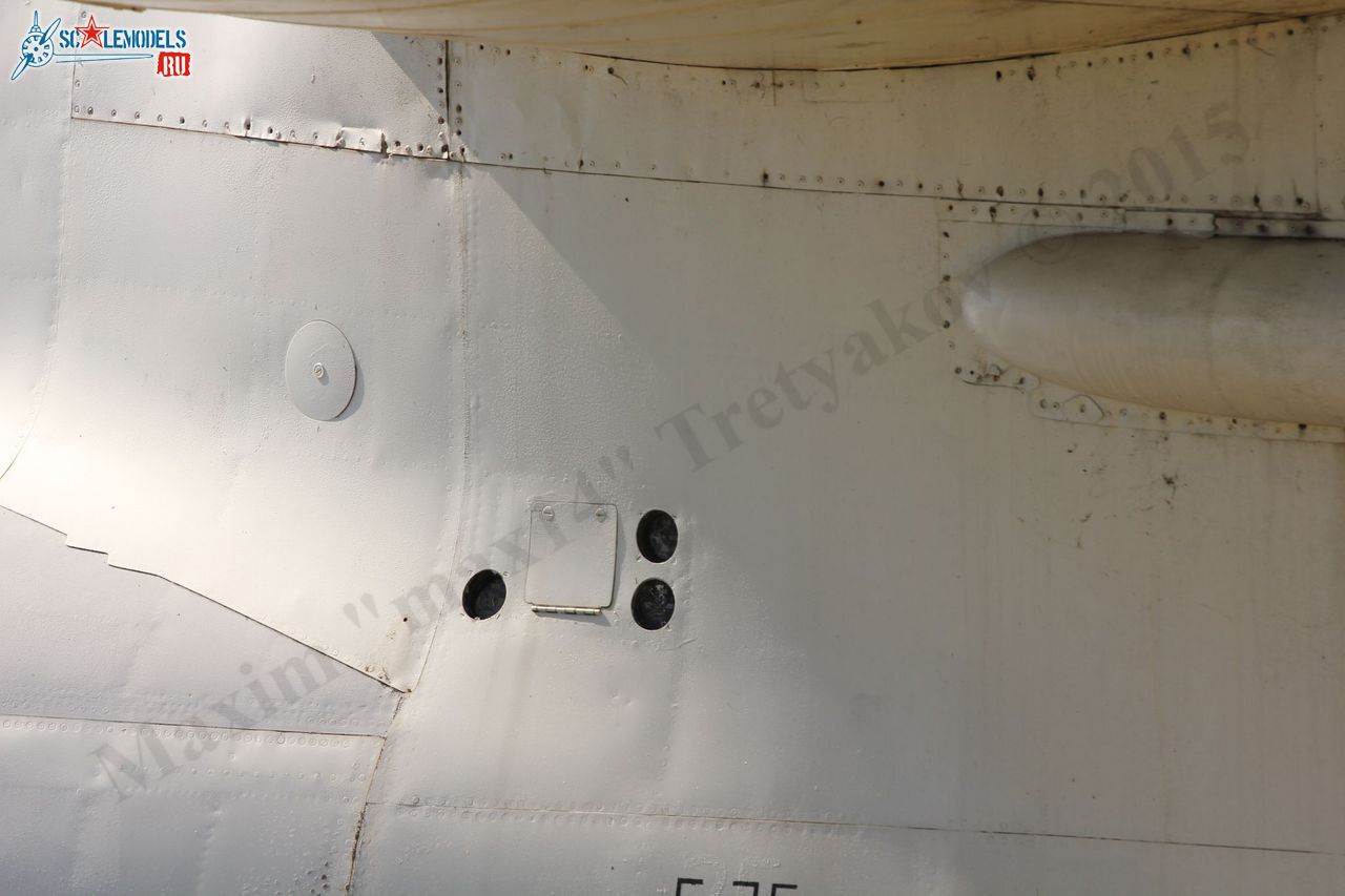 Grumman_S-2F_Tracker_15.jpg