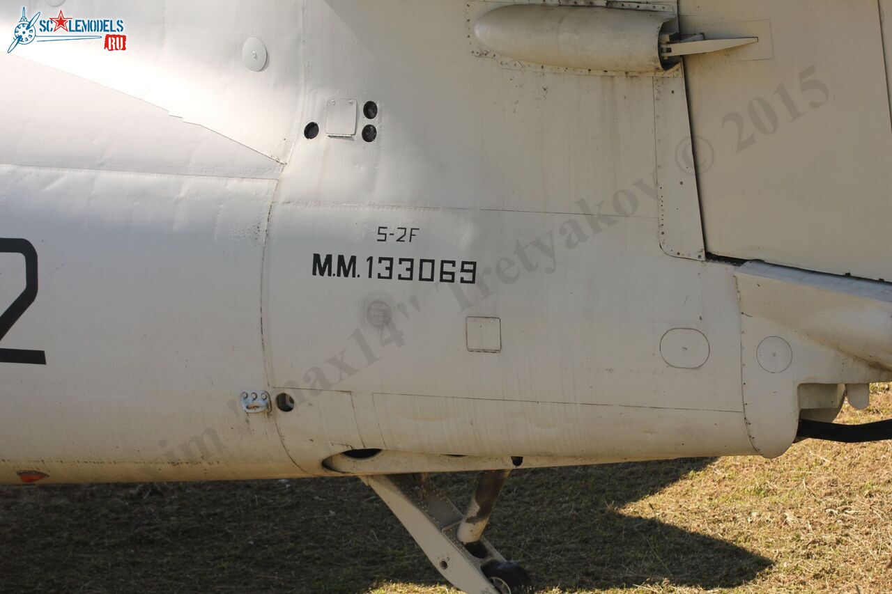 Grumman_S-2F_Tracker_17.jpg